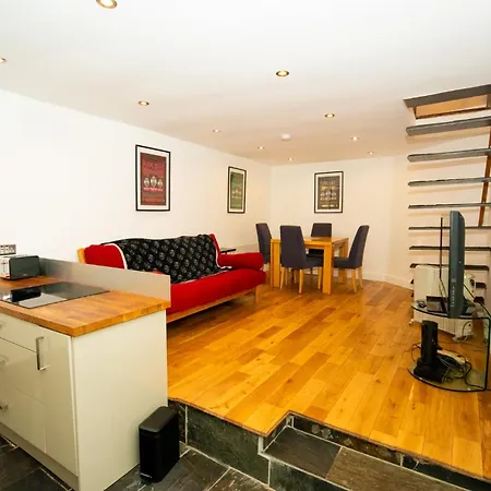 Charming 1 Bed Near Temple Meads Station & Cabot Circus Mall *