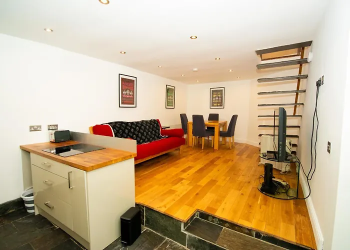 Charming 1 Bed Near Temple Meads Station & Cabot Circus Mall *