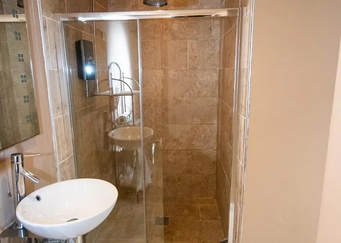 Charming 1 Bed Near Temple Meads Station & Cabot Circus Mall Casa de Férias *