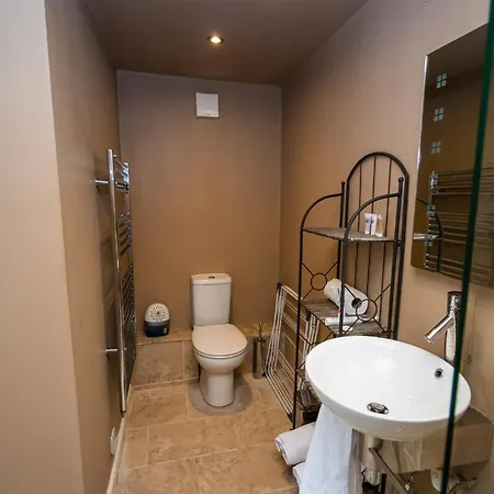 Charming 1 Bed Near Temple Meads Station & Cabot Circus Mall Prázdninový dům Bristol